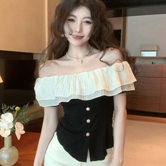 フランス式の衝突色のハスの葉の辺の1字の肩の半袖のtシャツの女性の夏の大衆の気質の修身の短い金の不規則な上着