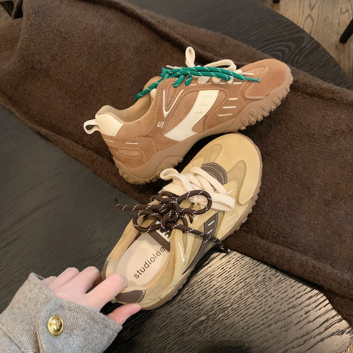 Versión de piel de vaca de la uva de la misma nicho de moda zapatos de doble cordón de color de base gruesa aumento de altura zapatos deportivos casuales zapatos de mujer