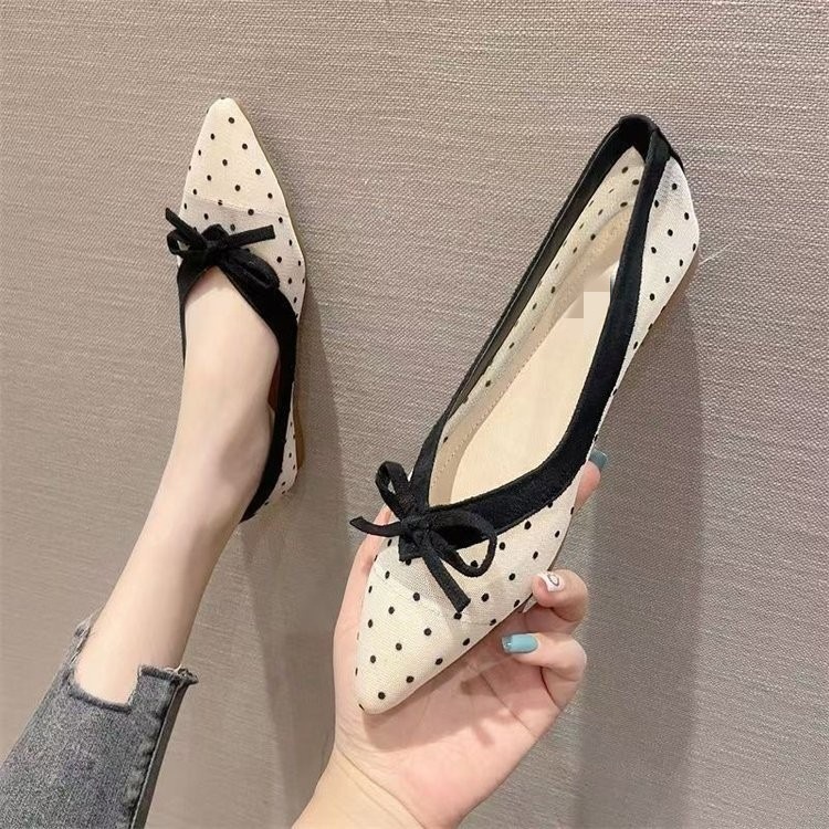 Zapatos de cabeza cuadrada, zapatos de soja de mujer, verano de 2026 nuevos puntos de onda, zapatos de malla transpirables, zapatos de arco superficial con suela suave