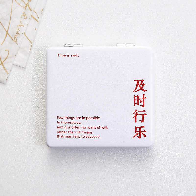 Lindo espejo pequeño Sanrio Kulomi espejo de maquillaje portátil de alto valor espejo de maquillaje portátil dormitorio de estudiantes espejo de maquillaje plegable