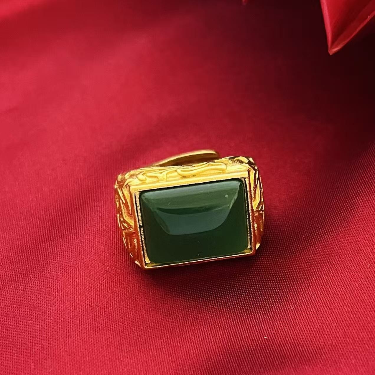 黄銅の金メッキの福の金儲けの指輪の男性の多種類の車の花は宝の蛇口の関公の戒子の金メッキの指輪を招きます。