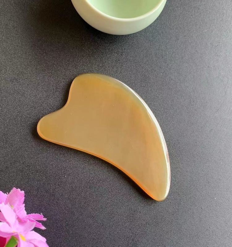 牛の角のイルカの切れの美容の三角の切れの牛の角のスクレーパーの牛の角の顔は牛の角の櫛のメーカーを剃ります。|undefined