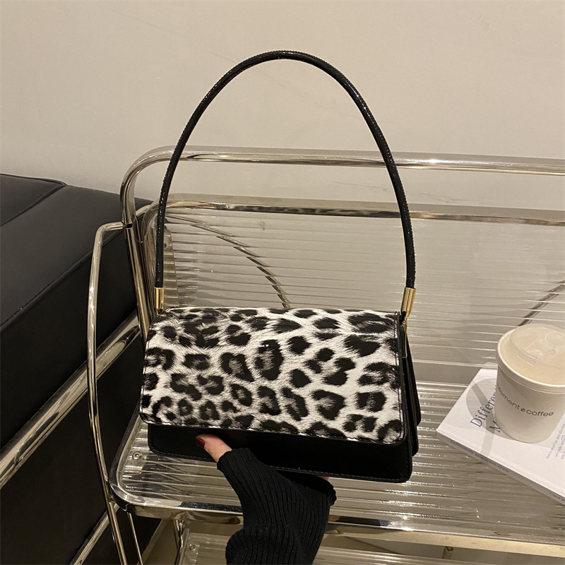2024 moda nuevo estilo textura simple estampado de leopardo axila bolso cuadrado pequeño de mensajero portátil hombro axila bolso femenino