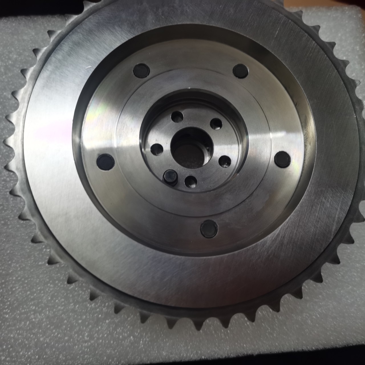 Automobile engine eccentric shaft timing gear row suitable for Buick Regal Junyue Chevrolet pontik 12578516