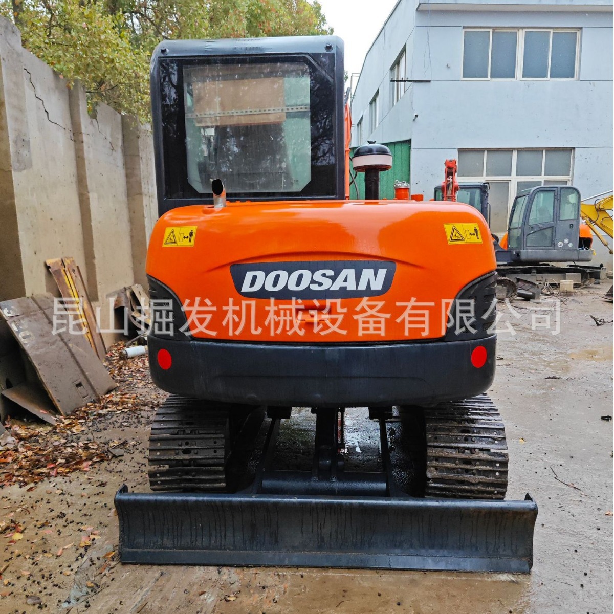 Excavadora Doosan DX55 Excavadora Doosan DX55 - 9c 5 toneladas 6 toneladas