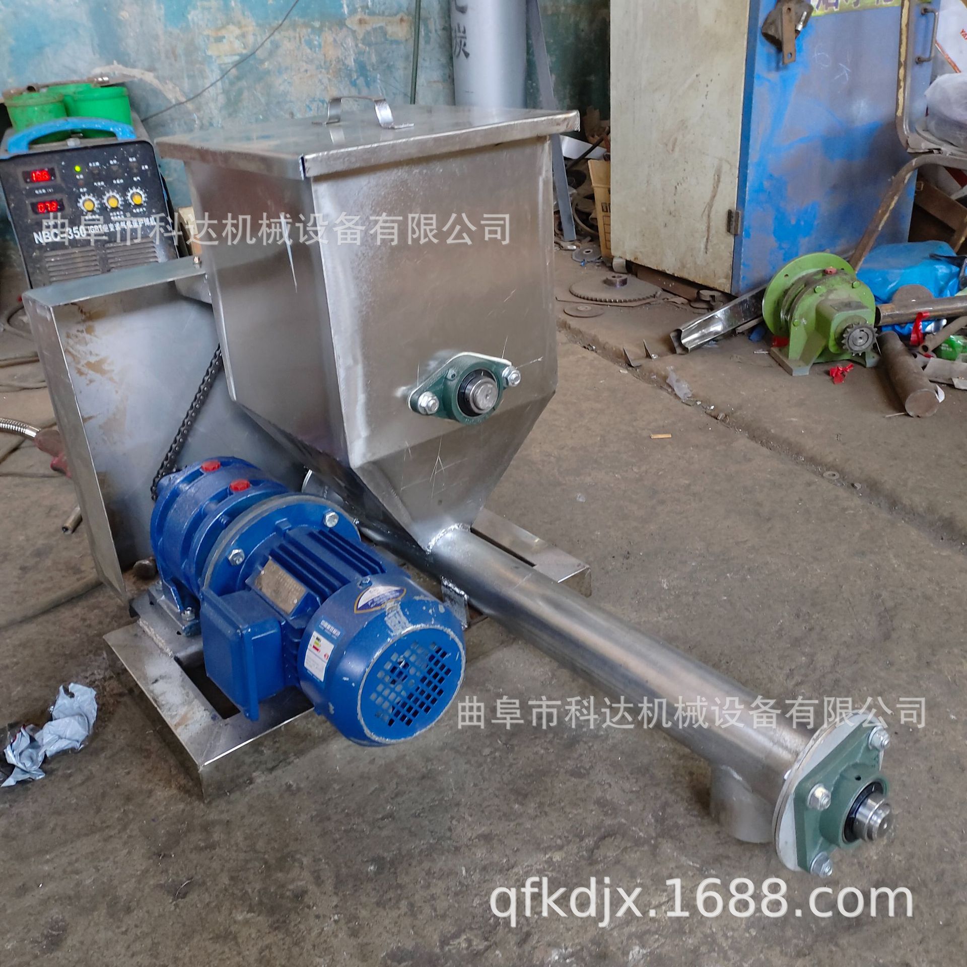 89mm管径肥料菌种菌剂加药机 石膏粉外加剂投料机视频