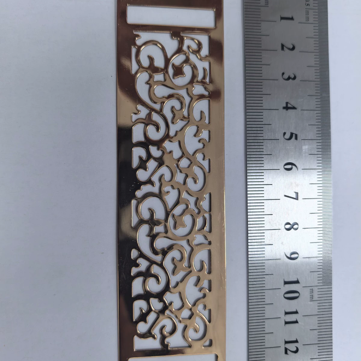 Одежда Аксессуары Пояс Цепь Украшения 130*35 мм Металлические блестки Золотые Полые Железные Украшения