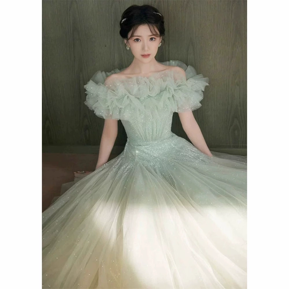 Green spring small princess costume, open shoulders, trend of season