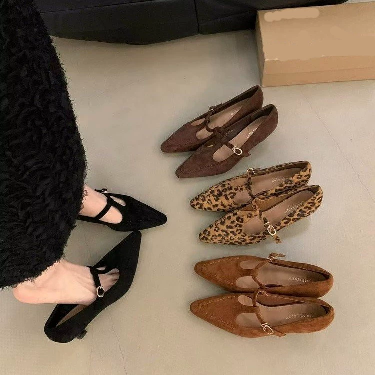 Французские темпераментные туфли на высоком каблуке весной и осенью 2025 года ретро замши вечерний ветер фея Мэри Джейн