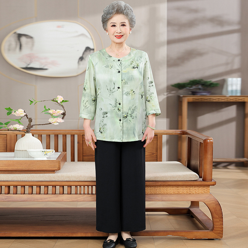2025 new summer clothes middle-aged and elderly women's round neck shirt grandma two-piece style plus size mother suit