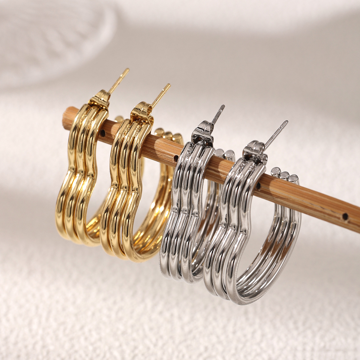 TENA estilo europeo y americano ligero lujo de alta sensación de acero inoxidable pendientes de acero de titanio de venta caliente transfronteriza anillo de amor para mujeres image 5