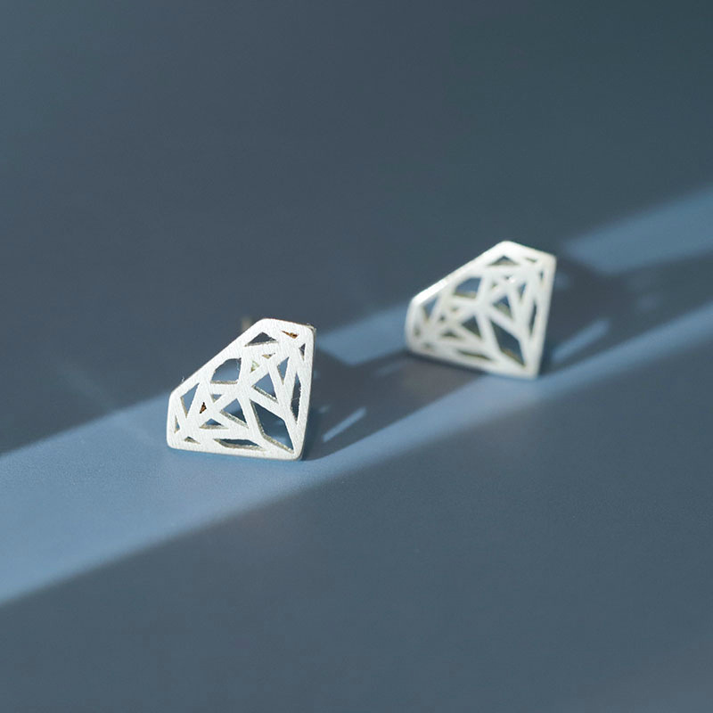 日韩个性简约S925纯银针几何镂空钻石情侣款耳钉超人造型迷你耳饰