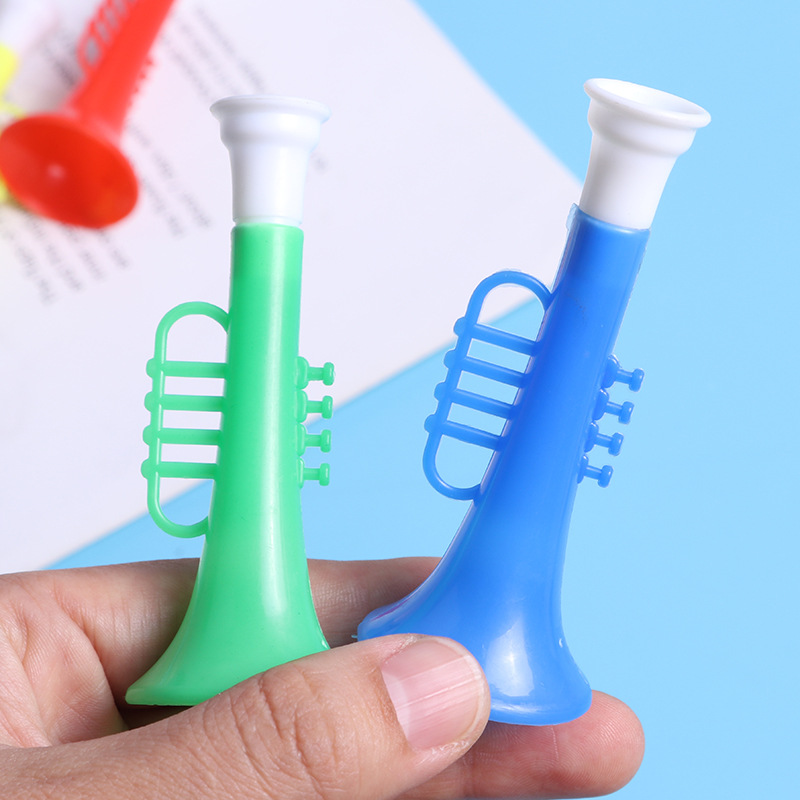 Mini cuerno pequeño juguete pequeño para niños doble festival bebé dibujos animados plástico jardín de infantes viento pequeño instrumento musical premio al por mayor