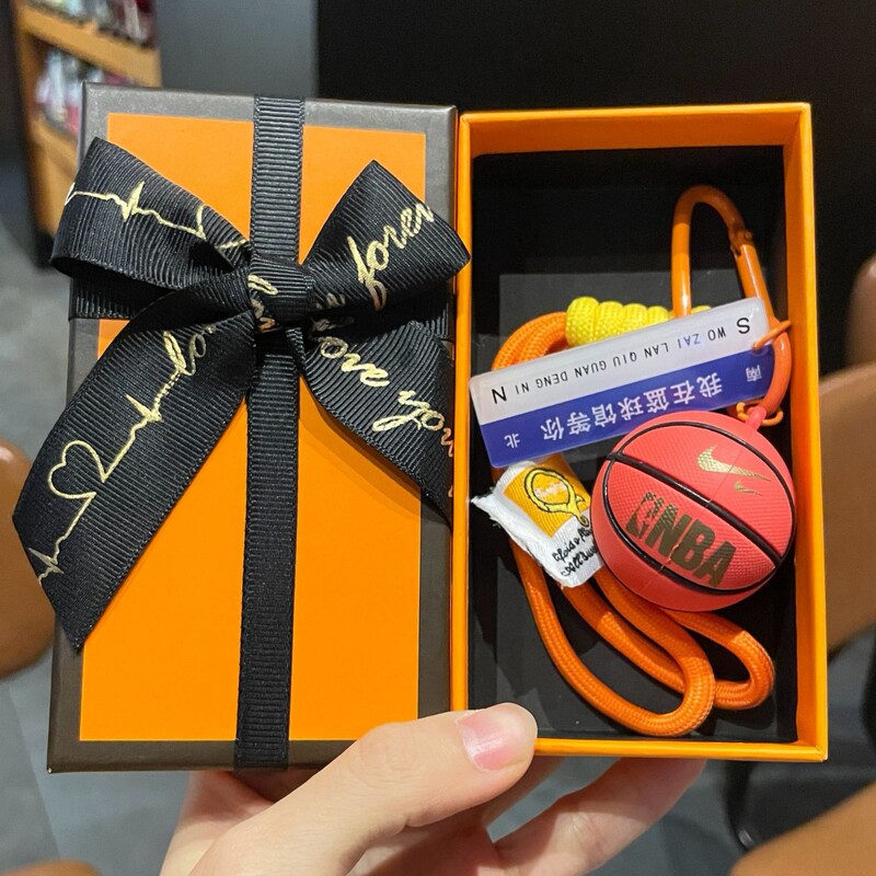 Hot-Selling Realistic Large Basketball Keychain, Creative and Personalized Silicone Basketball-Themed Keychain Ring Sports Accessory Hot-Selling Realistic Large Basketball Keychain, Creative and Personalized Silicone Basketball-Themed Keychain Ring Sports Accessory