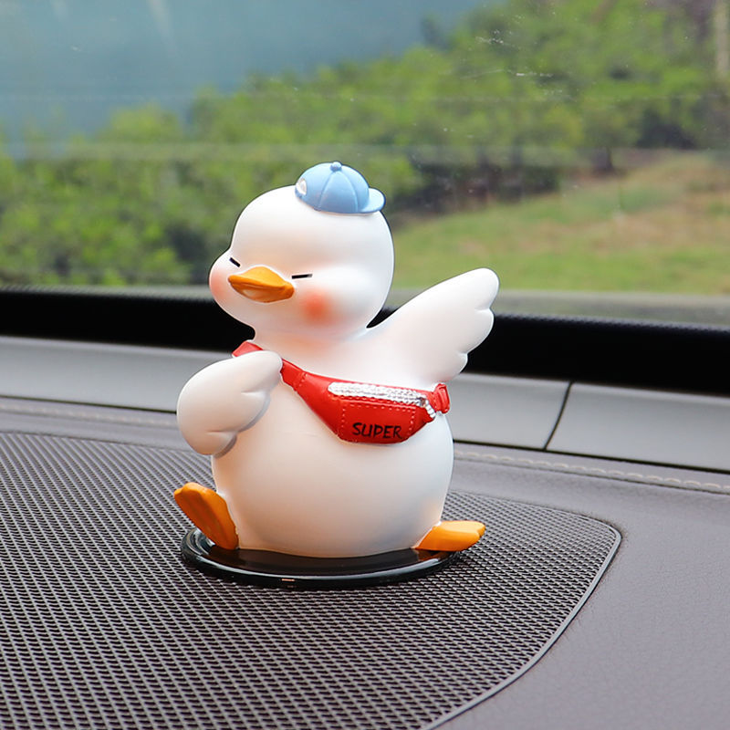 Décoration de tableau de bord de voiture créative et mignonne, petit canard tendance, décoration d'intérieur pour femmes_voghion.com