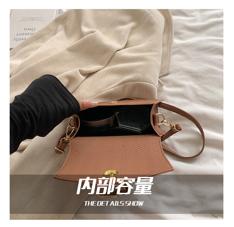 Cross-border wholesale niche design commuter crossbody bag for women 2024, fashionable and versatile women's single-shoulder armpit small square bag undefined