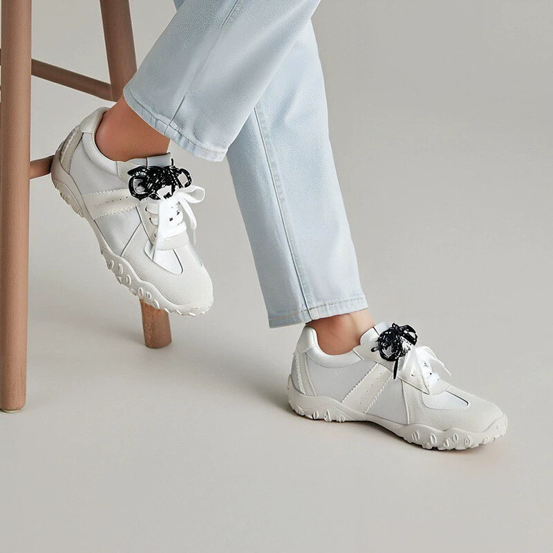 [Стиль знаменитостей] Женские тренировочные туфли в летнем балетном стиле Ugly Cute, туфли для папы на толстой подошве, натуральная кожа, белые туфли, увеличивающие рост.