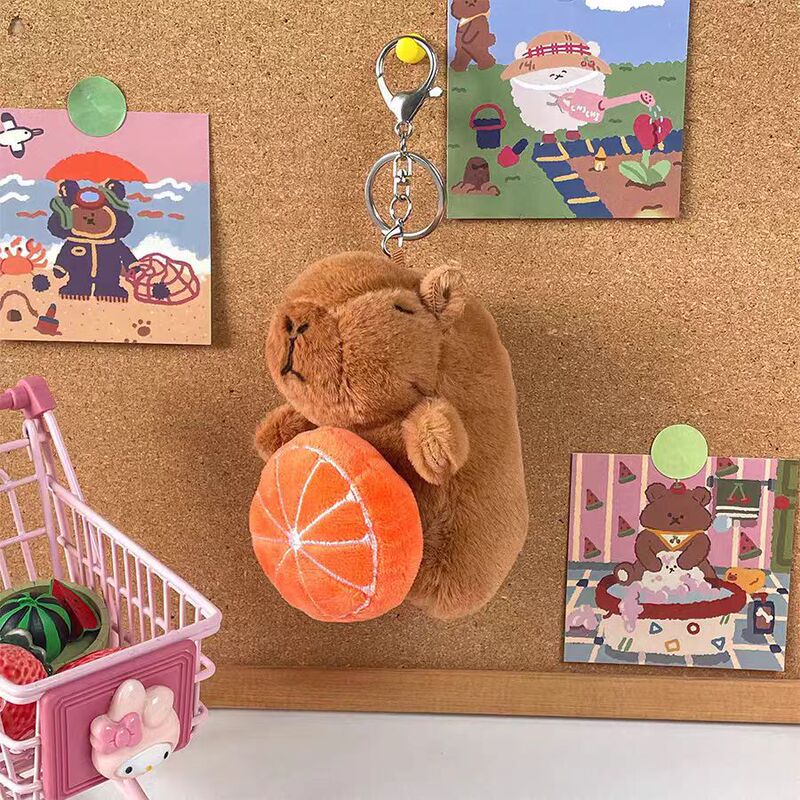 カピバラが泡を吐いて揺れる音が可愛いです。ぬいぐるみのキーホルダーを掛けます。|undefined