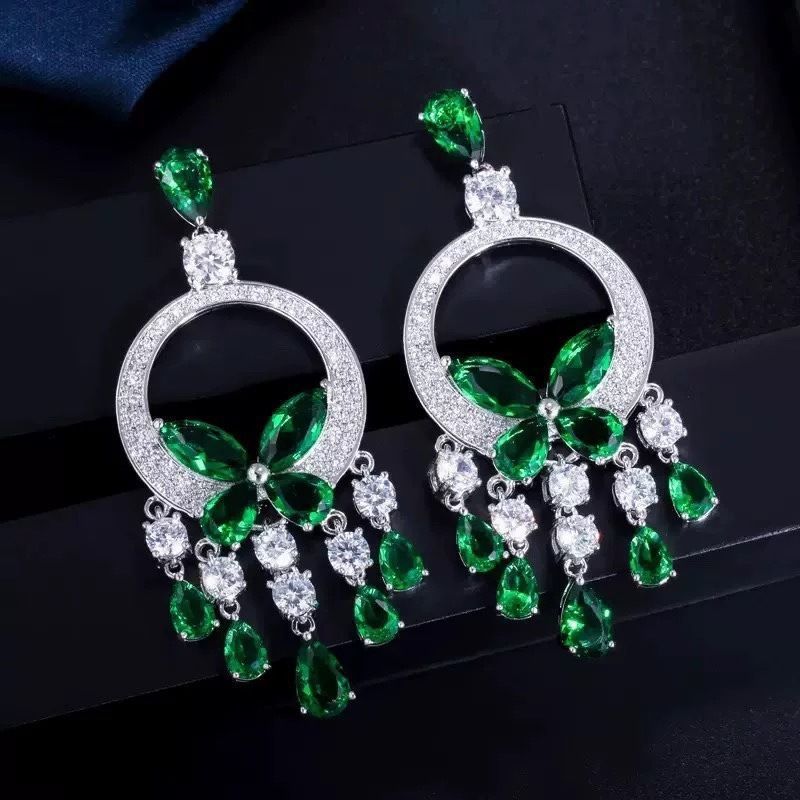 Agujas de plata transfronterizas flores de zircón aretes de bordillo estilo de moda pernos de auriculares lujosos de alto nivel de diseño de auriculares nicho