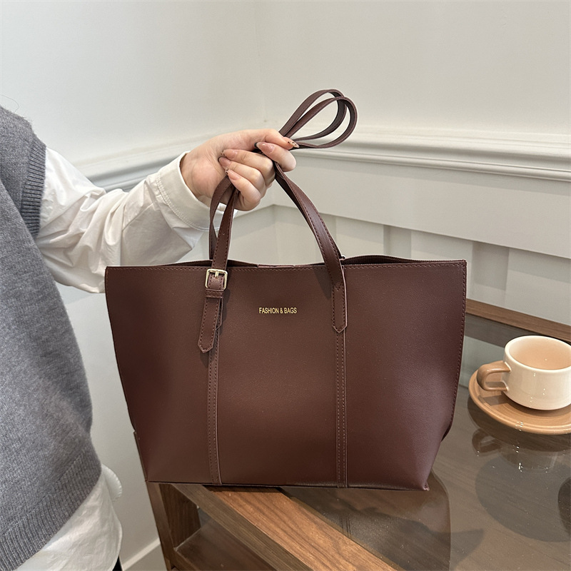 Bolsa de invierno 2024 nuevo este año popular de viaje al trabajo bolsa de hombro de brazo de alta sensación retro bolsa de tote