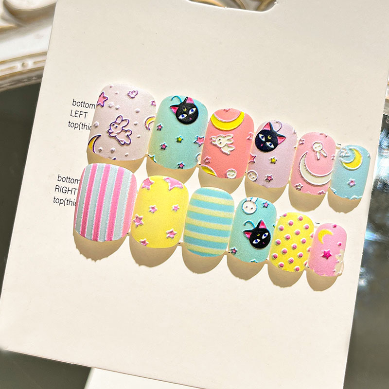 24 piezas de puntas de uñas postizas para adultos, estilo corto, uñas postizas en relieve, nuevas pegatinas de uñas, puntas de uñas tridimensionales