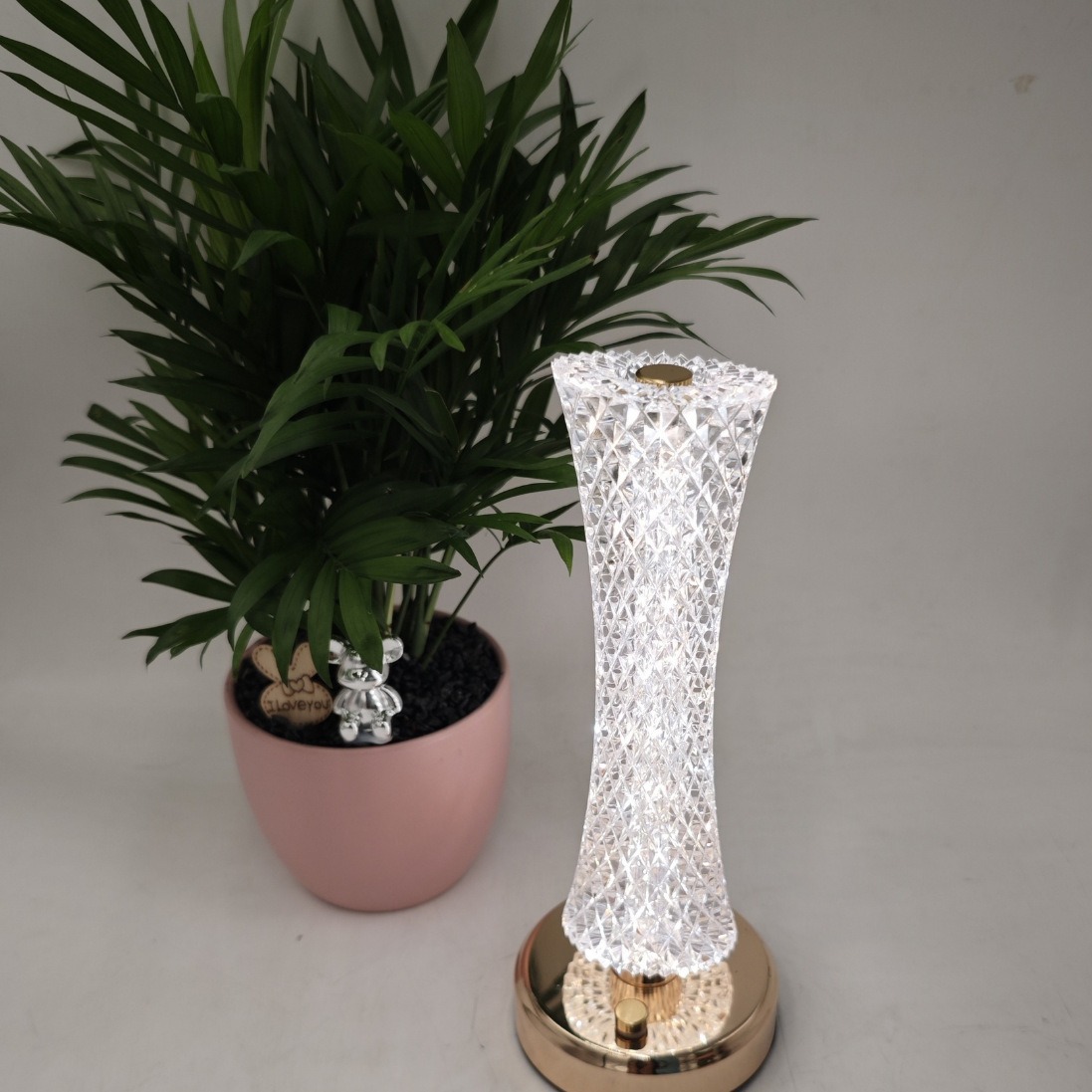 Lámpara de mesa de cristal creativa personalizada de cintura pequeña creativa de celebridad de Internet transfronteriza, mesita de noche, estudio, luz nocturna, atmósfera