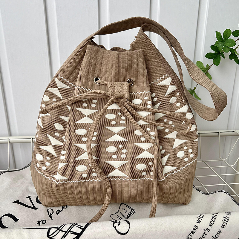 Bolsa de cubo de punto nuevo diseño japonés y coreano simple bolso de hombro de moda femenina versátil bolso portátil de viaje de verano