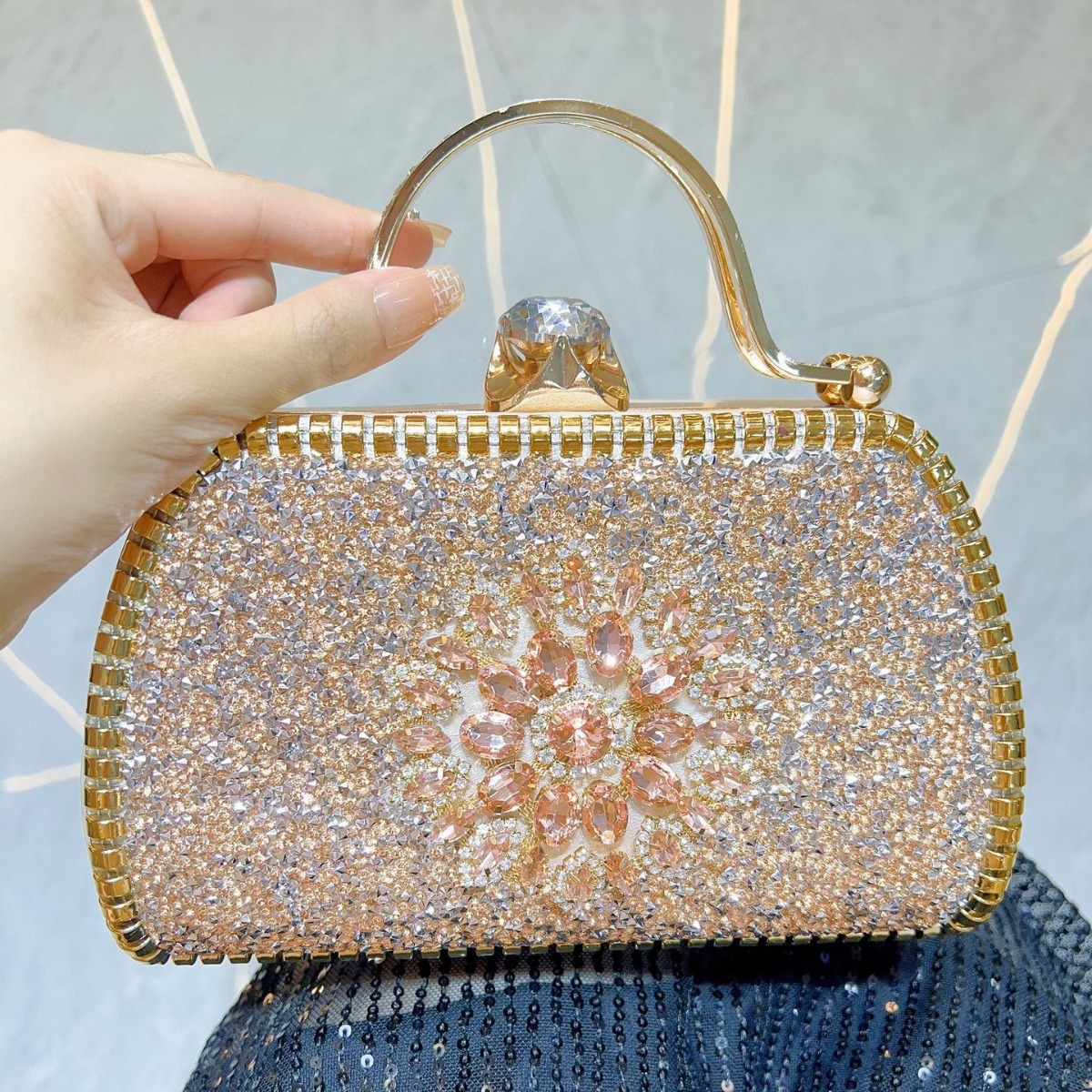 Diamond Studded Evening Shoulder Bag For Elegant Socialite Events_voghion.com