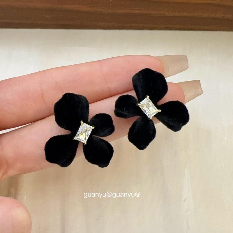 新款甜美风植绒花朵锆石耳钉女时尚轻奢小众风气质百搭秋冬季耳环|undefined