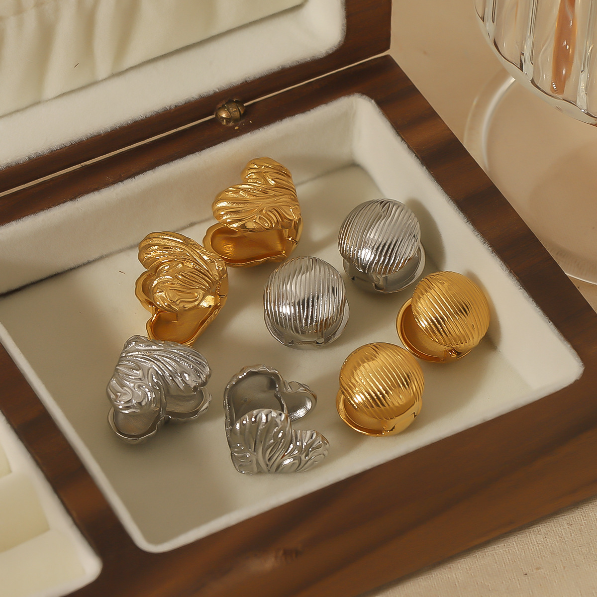 Europa y los Estados Unidos transfronterizos venta caliente cepillado amor pendientes de acero inoxidable 18k oro simple lujoso pendientes de moda pendientes al por mayor