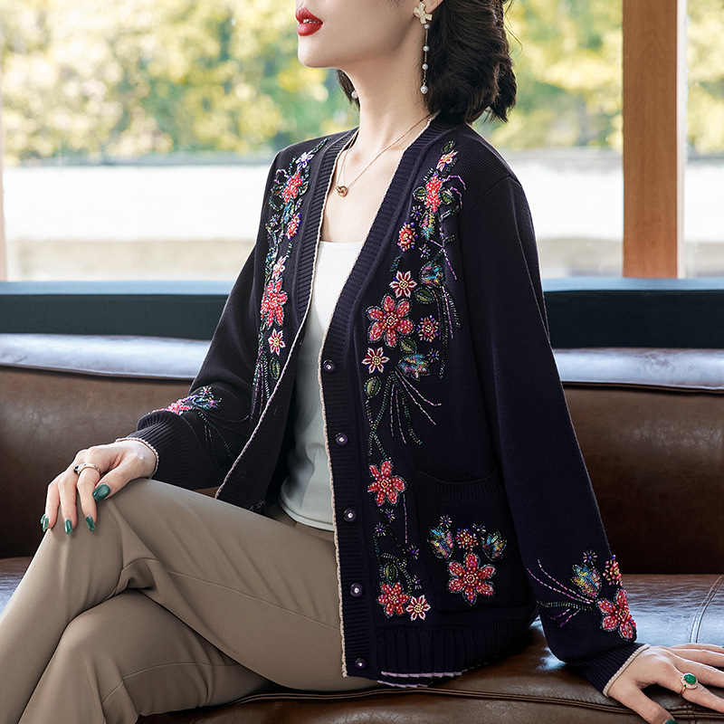 刺绣重工妈妈外套洋气中老年女秋装衣服老人春秋针织开衫老年上衣|undefined