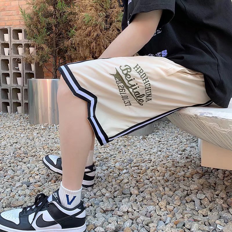 Pantalones cortos casuales de verano simples para hombres ins marca de moda color sólido contraste moda suelta pierna recta pantalones deportivos de cinco puntos