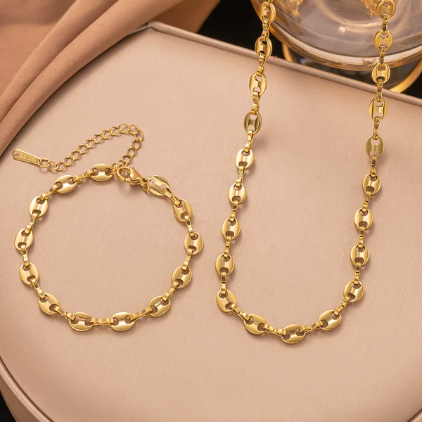 Europe and the United States cross-border new pig nose stainless steel necklace female niche light luxury high fashion clavicle chain wholesale