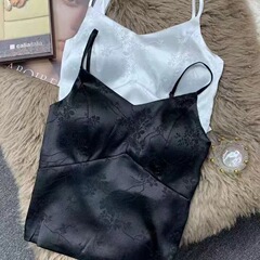 【品質版】国風サテンのストラップのベスト女性の胸パッド付きのスリムな内装のデザイン感があります。