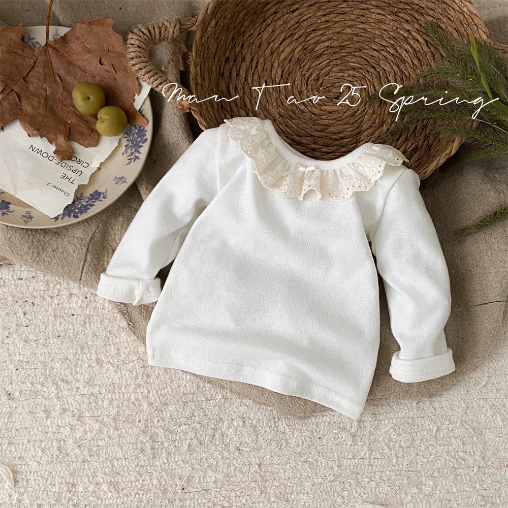 2025 primavera y otoño nuevo producto coreano traje ropa para bebés dulce camisa de fondo de encaje hueco mono de dos piezas