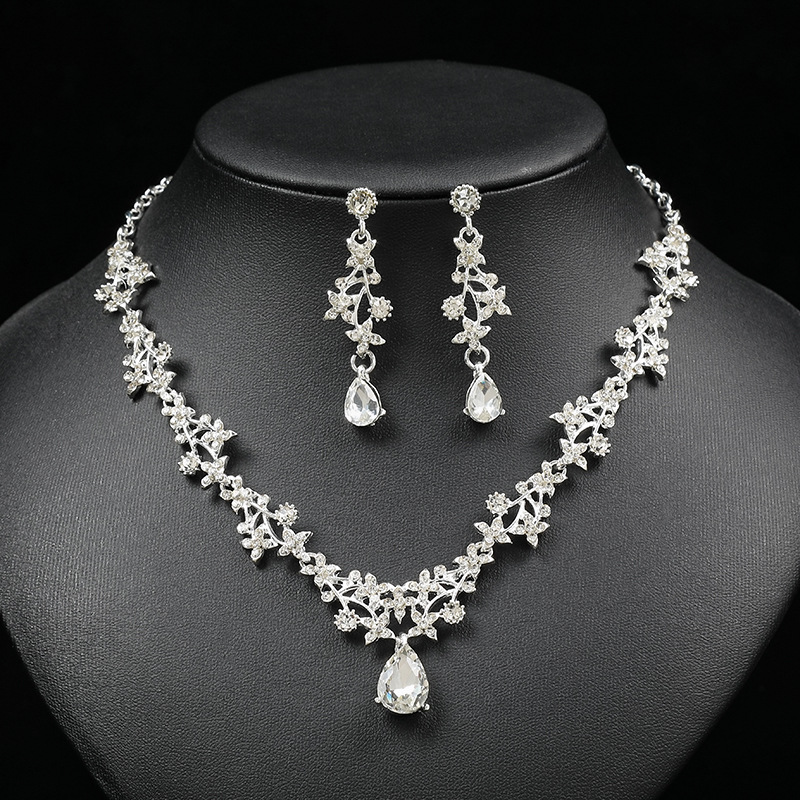 Set gioielli da sposa collana e orecchini con pendente a goccia_voghion.com