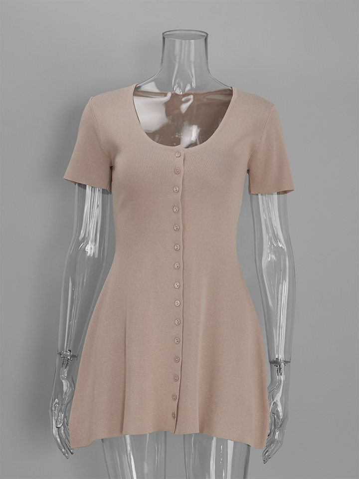 Đầm ngắn dáng chữ A cổ V sâu cài khuy một hàng, tay ngắn dệt kim, eo cao tôn dáng — 100% viscose, Có sẵn đủ màu, đủ size, trọng lượng: 290g, Màu be, Màu kaki chi tiết 30