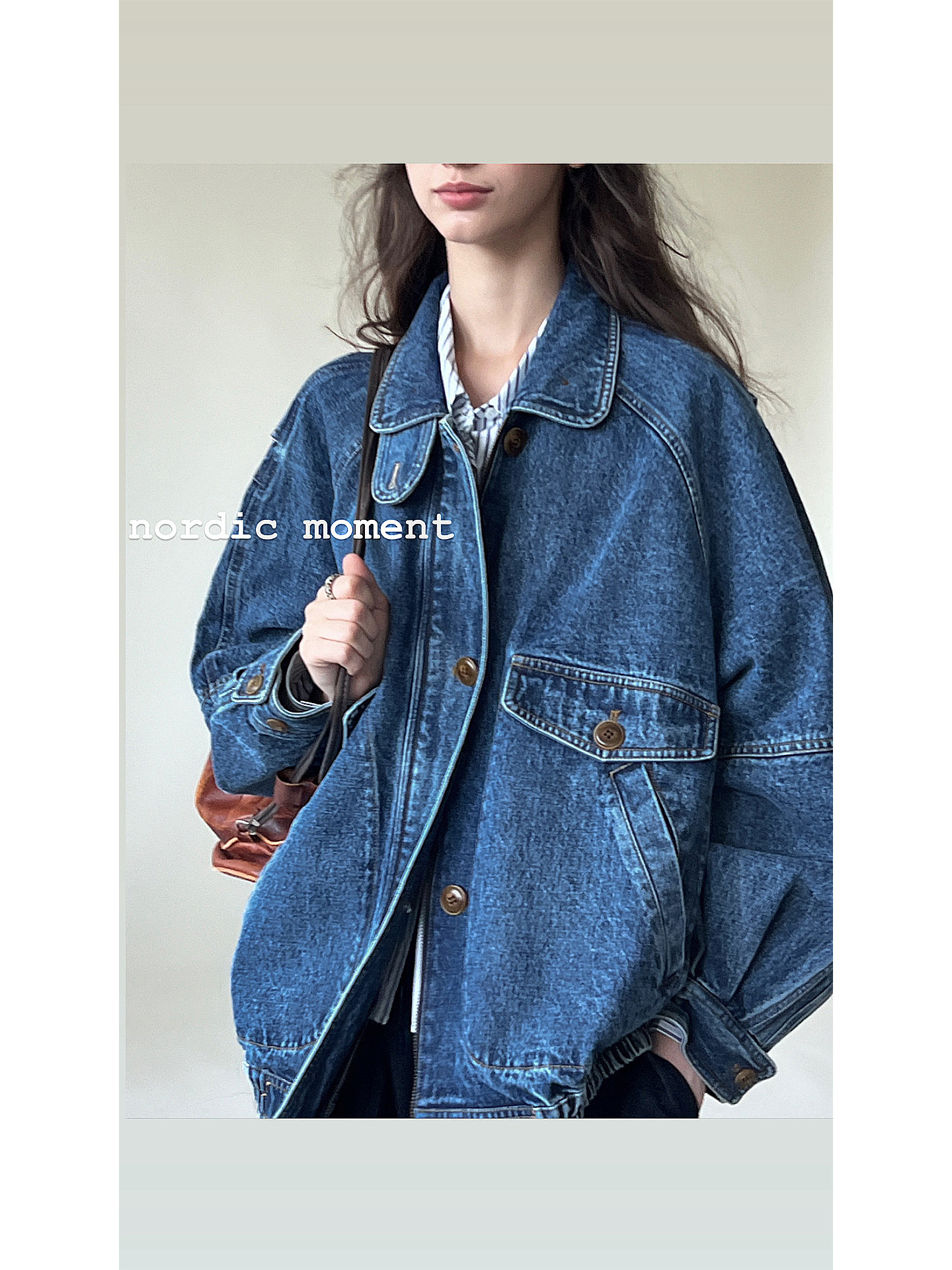 Qadın denim teksturalı bomber gödəkçə, yuyulmuş effektli