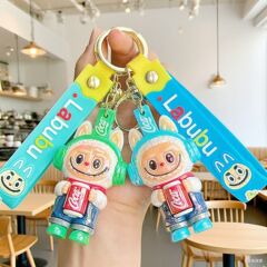 创意炫彩拉布布钥匙扣电镀可乐Labubu挂件潮玩盲盒公仔汽车钥匙链