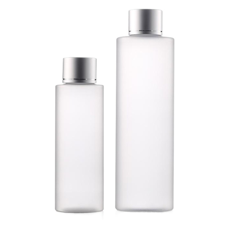 Envases cosméticos 200ML esmerilado hombro plano PET botella de plástico 100mL tapa de plata pura botella de rocío en stock al por mayor
