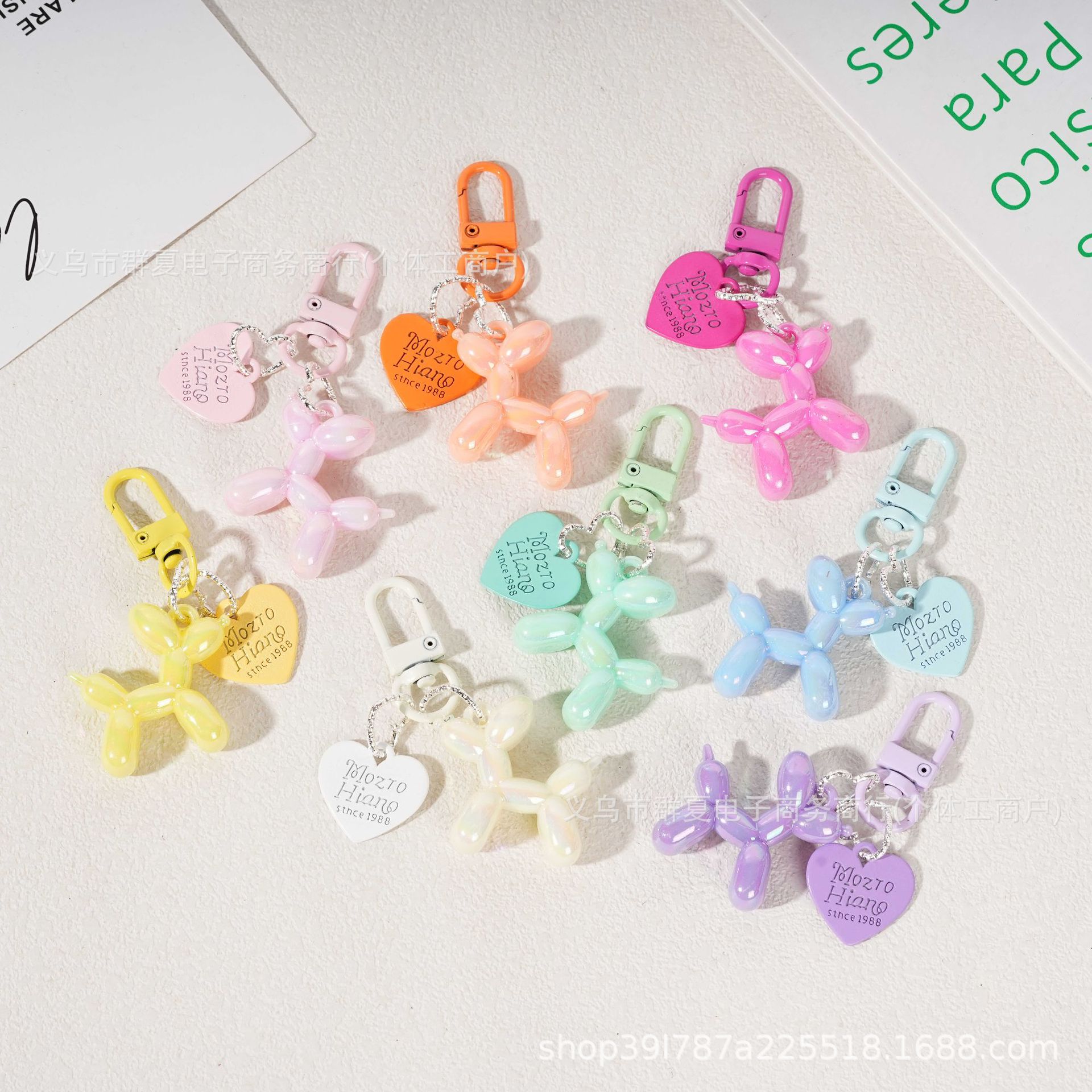 Caricatura globo perro llavero con amor colgando tarjetas colgantes multicolores bolsos lindos colgantes joyerías DIY