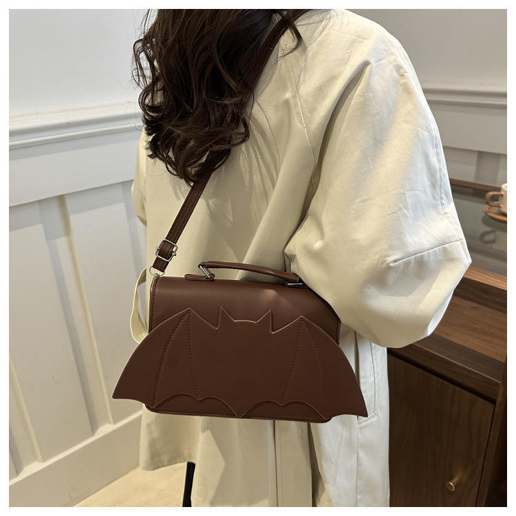 A new 2024 European and American Halloween single-shoulder bag for women, with a unique and funny bat style and a trendy crossbody bag undefined