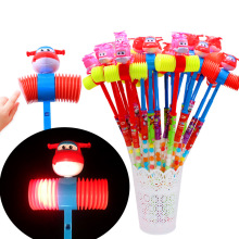 金稻谷超级飞侠闪光摇摇锤批发儿童玩具糖果敲击出声小锤子送篮子