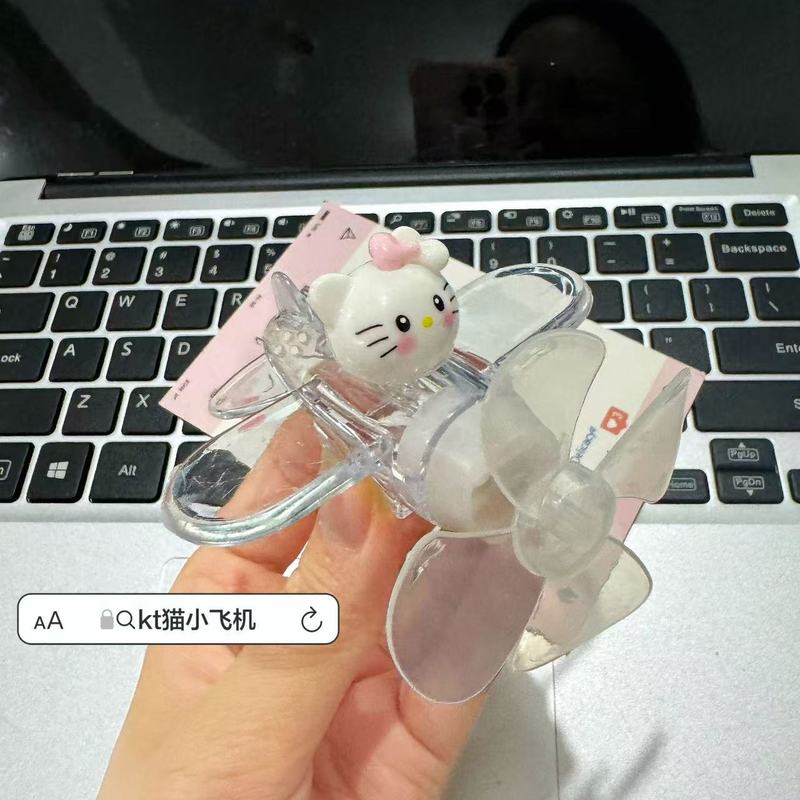 车载摆件风力旋转kt猫发光发电小飞机电动车光彩灯自行车头盔|undefined