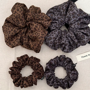Elegant and Sophisticated Autumn and Winter Leopard Print Scrunchie Hair Tie, Oversized Suede Elastic Hair Band for Women That Doesn'T Damage Hair