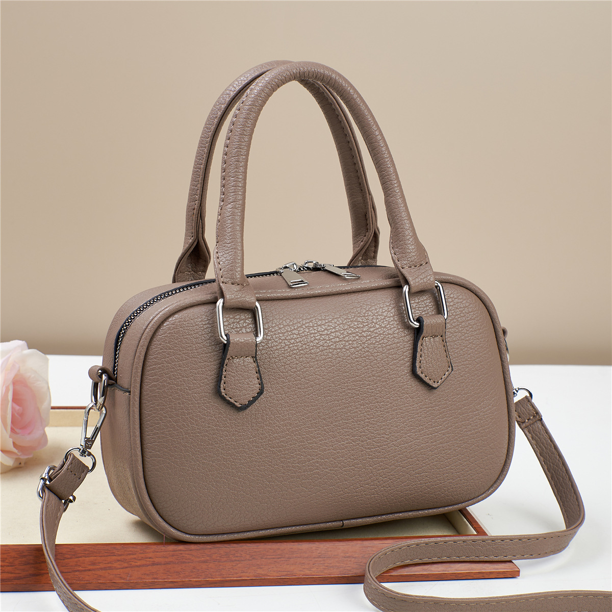 2025 verano nueva moda damas atmósfera damas fabricantes versátiles bolsos de teléfono móvil bolsos de madre bolsos de hombro