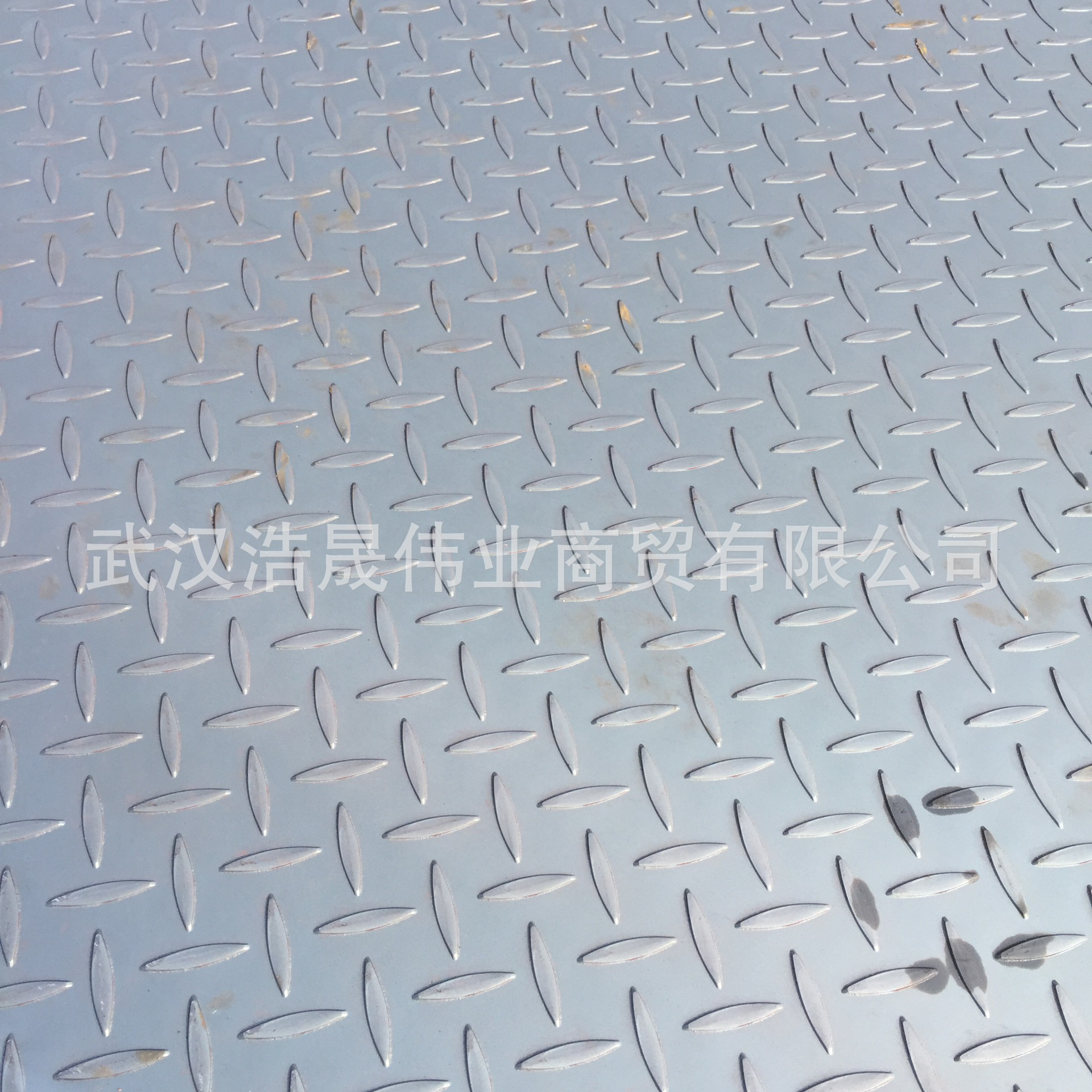 武汉花纹板2mm厚防滑板3mm厚楼梯踏步板钢板铁板热镀锌花纹钢板