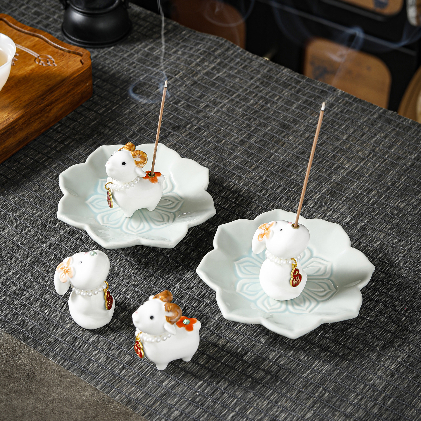 Ceramic zodiac animal incense holder (lamb and rabbit designs), a creative tea pet incense burner ornament, suitable for home tea ceremonies and incense rituals, with a tray