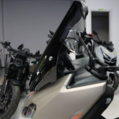 Motorcycle front windshield windshield modified into