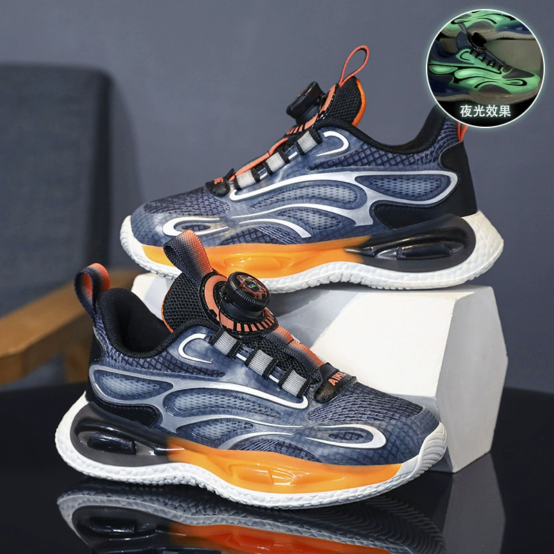 Детская обувь 2024 новая спортивная обувь для мальчиков, дышащая мягкая подошва, модная, нескользящая, износостойкая, детская обувь среднего и большого размера, легкая и удобная.